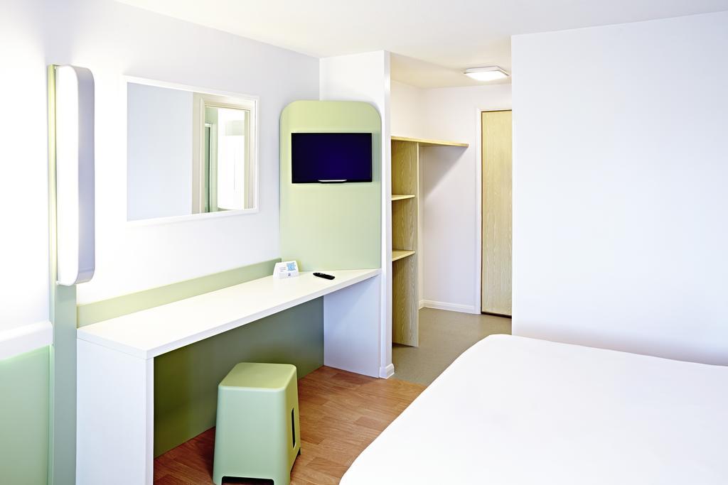 Warrington Motel, J20 M6 Lymm Services ภายนอก รูปภาพ
