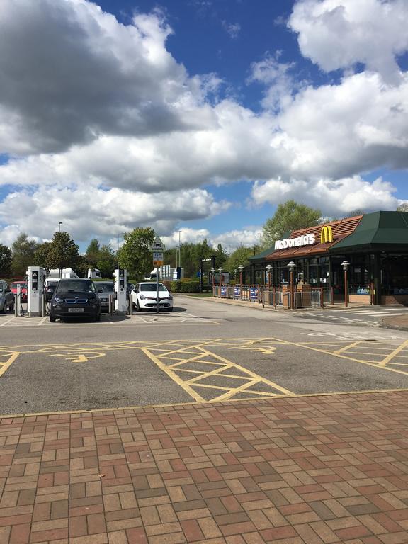 Warrington Motel, J20 M6 Lymm Services ภายนอก รูปภาพ